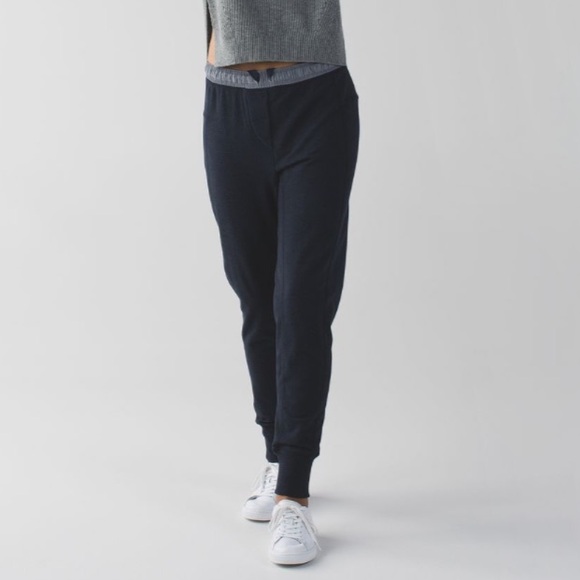 Lululemon Happy Yin Year Sweatpant II in Heathered Inkwell 4 - Picture 1 of 10